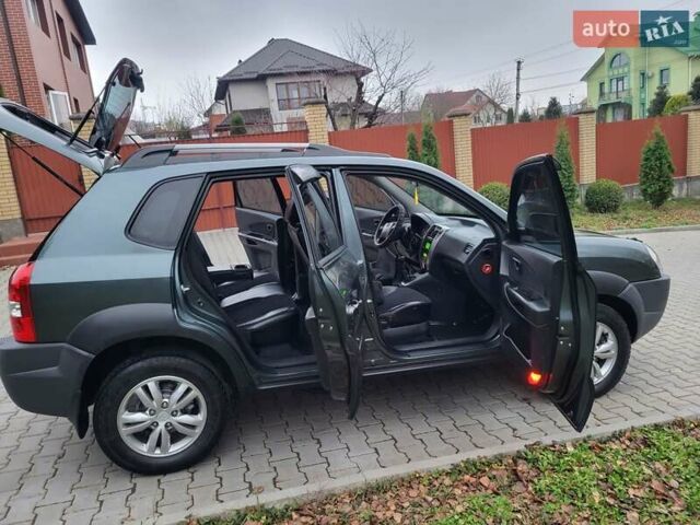 Чорний Хендай Туксон, об'ємом двигуна 1.98 л та пробігом 160 тис. км за 10300 $, фото 77 на Automoto.ua