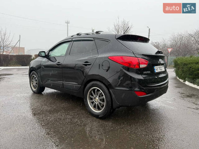 Черный Хендай Туксон, объемом двигателя 2.4 л и пробегом 143 тыс. км за 12000 $, фото 10 на Automoto.ua