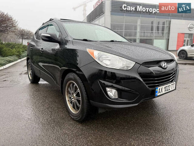 Черный Хендай Туксон, объемом двигателя 2.4 л и пробегом 143 тыс. км за 12000 $, фото 4 на Automoto.ua