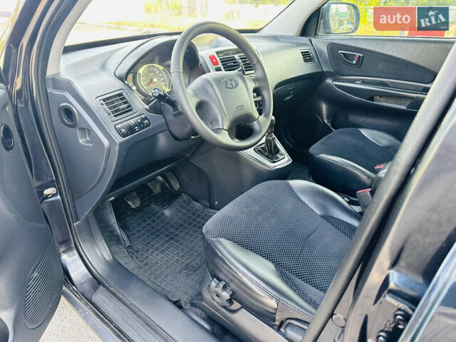 Черный Хендай Туксон, объемом двигателя 2 л и пробегом 119 тыс. км за 9600 $, фото 7 на Automoto.ua