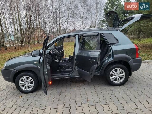 Чорний Хендай Туксон, об'ємом двигуна 1.98 л та пробігом 160 тис. км за 10300 $, фото 56 на Automoto.ua