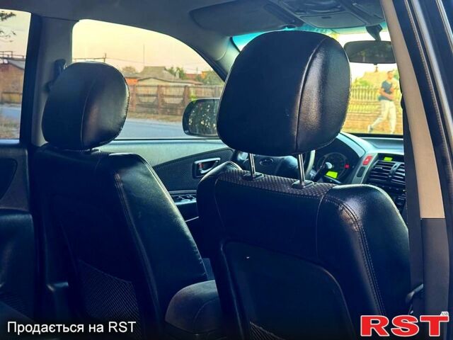 Черный Хендай Туксон, объемом двигателя 2 л и пробегом 140 тыс. км за 9671 $, фото 6 на Automoto.ua
