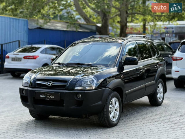 Чорний Хендай Туксон, об'ємом двигуна 1.99 л та пробігом 280 тис. км за 8900 $, фото 4 на Automoto.ua
