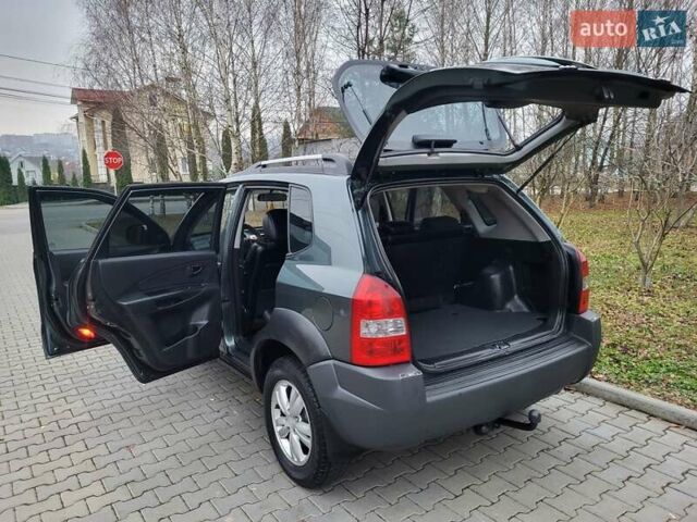 Чорний Хендай Туксон, об'ємом двигуна 1.98 л та пробігом 160 тис. км за 10300 $, фото 59 на Automoto.ua