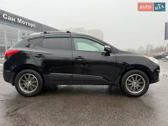 Черный Хендай Туксон, объемом двигателя 2.4 л и пробегом 143 тыс. км за 12000 $, фото 5 на Automoto.ua