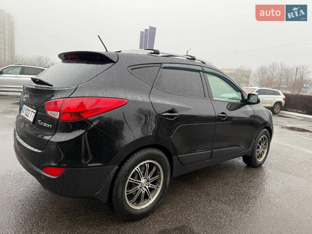 Черный Хендай Туксон, объемом двигателя 2.4 л и пробегом 143 тыс. км за 12000 $, фото 7 на Automoto.ua