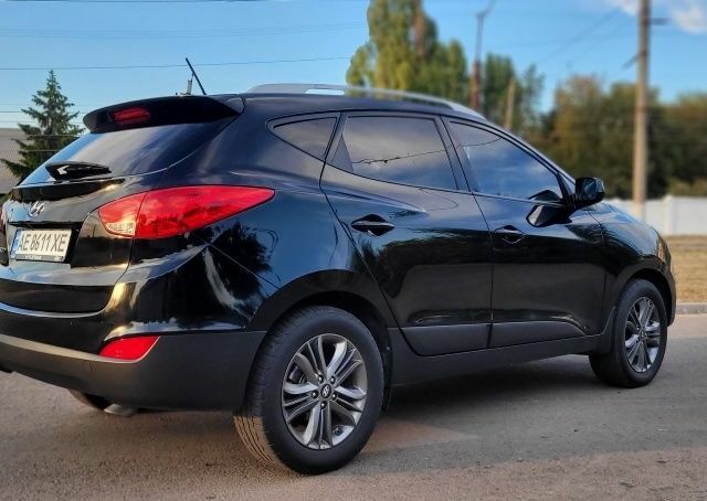Черный Хендай Туксон, объемом двигателя 2.4 л и пробегом 130 тыс. км за 12400 $, фото 5 на Automoto.ua