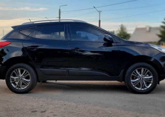 Черный Хендай Туксон, объемом двигателя 2.4 л и пробегом 130 тыс. км за 12400 $, фото 6 на Automoto.ua