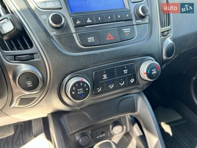 Чорний Хендай Туксон, об'ємом двигуна 2 л та пробігом 164 тис. км за 11490 $, фото 20 на Automoto.ua