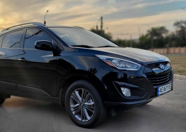 Черный Хендай Туксон, объемом двигателя 2.4 л и пробегом 130 тыс. км за 12400 $, фото 3 на Automoto.ua