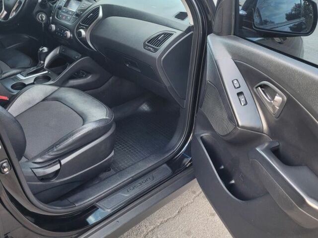 Черный Хендай Туксон, объемом двигателя 2.4 л и пробегом 130 тыс. км за 12400 $, фото 16 на Automoto.ua