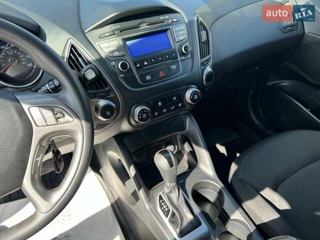 Чорний Хендай Туксон, об'ємом двигуна 2 л та пробігом 164 тис. км за 11490 $, фото 18 на Automoto.ua