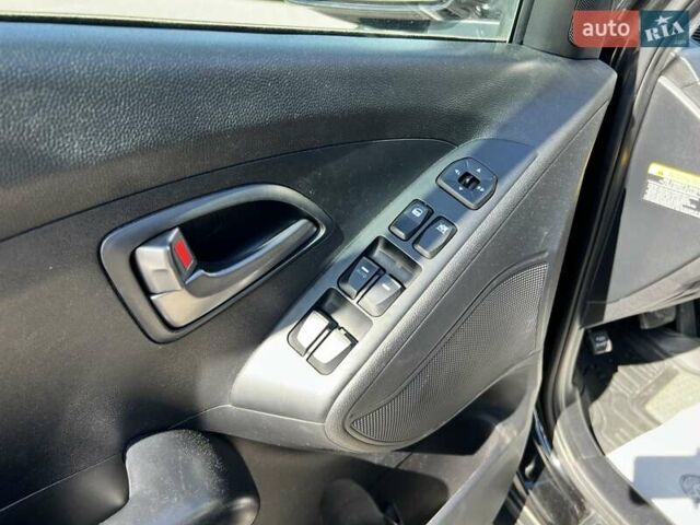 Чорний Хендай Туксон, об'ємом двигуна 2 л та пробігом 164 тис. км за 11490 $, фото 11 на Automoto.ua