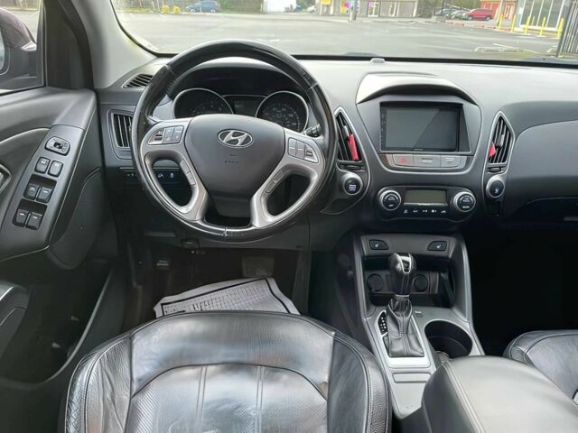 Черный Хендай Туксон, объемом двигателя 2.4 л и пробегом 80 тыс. км за 13000 $, фото 7 на Automoto.ua