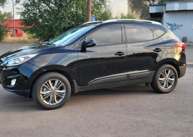 Черный Хендай Туксон, объемом двигателя 2.4 л и пробегом 130 тыс. км за 12400 $, фото 2 на Automoto.ua