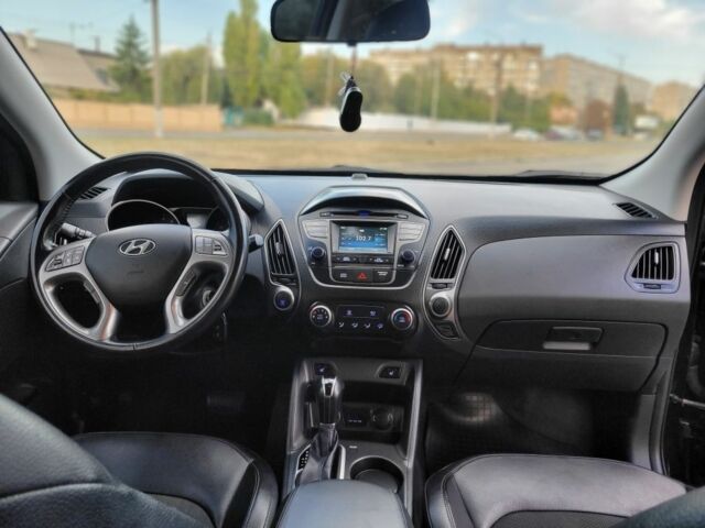 Черный Хендай Туксон, объемом двигателя 2.4 л и пробегом 130 тыс. км за 12400 $, фото 12 на Automoto.ua