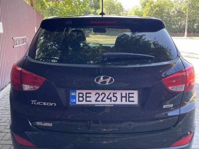 Чорний Хендай Туксон, об'ємом двигуна 2 л та пробігом 140 тис. км за 12300 $, фото 5 на Automoto.ua
