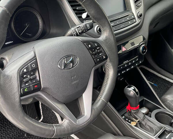 Хендай Туксон 2015 у Стрые на Automoto.ua Чорний Хендай Туксон, об'ємом двигуна 2 л та пробігом 189 тис. км за 20000 $, фото 10 на Automoto.ua