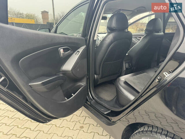Черный Хендай Туксон, объемом двигателя 2.36 л и пробегом 205 тыс. км за 11200 $, фото 10 на Automoto.ua