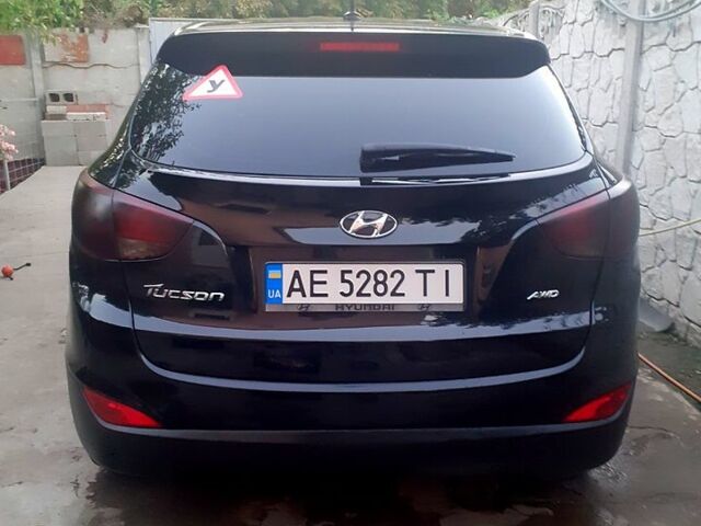 Черный Хендай Туксон, объемом двигателя 2 л и пробегом 180 тыс. км за 13000 $, фото 2 на Automoto.ua