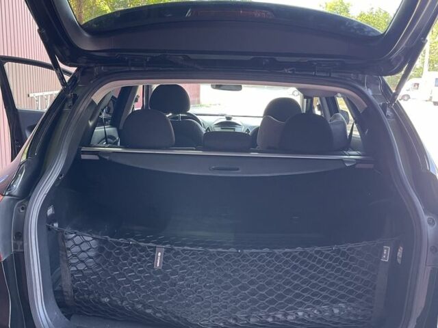 Чорний Хендай Туксон, об'ємом двигуна 2 л та пробігом 140 тис. км за 12300 $, фото 6 на Automoto.ua