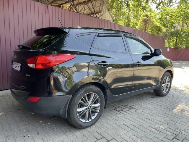 Чорний Хендай Туксон, об'ємом двигуна 2 л та пробігом 140 тис. км за 12300 $, фото 3 на Automoto.ua