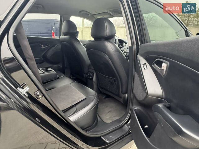 Черный Хендай Туксон, объемом двигателя 2.36 л и пробегом 205 тыс. км за 11200 $, фото 12 на Automoto.ua