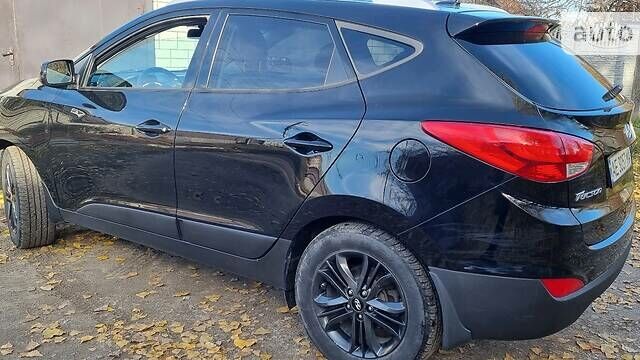 Чорний Хендай Туксон, об'ємом двигуна 2.4 л та пробігом 200 тис. км за 11000 $, фото 1 на Automoto.ua