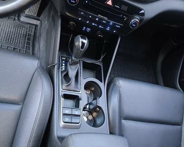 Чорний Хендай Туксон, об'ємом двигуна 1.7 л та пробігом 220 тис. км за 16000 $, фото 9 на Automoto.ua