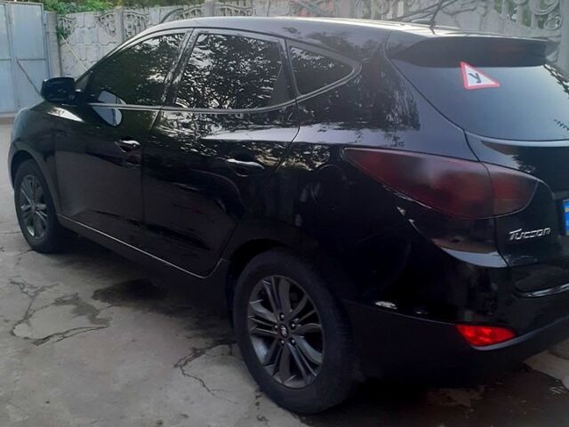 Черный Хендай Туксон, объемом двигателя 2 л и пробегом 180 тыс. км за 13000 $, фото 4 на Automoto.ua