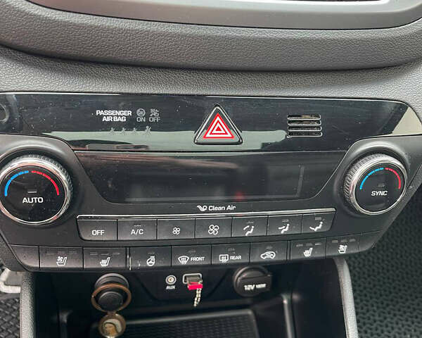 Хендай Туксон 2015 у Стрые на Automoto.ua Чорний Хендай Туксон, об'ємом двигуна 2 л та пробігом 189 тис. км за 20000 $, фото 19 на Automoto.ua