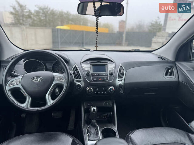 Черный Хендай Туксон, объемом двигателя 2.36 л и пробегом 205 тыс. км за 11200 $, фото 8 на Automoto.ua