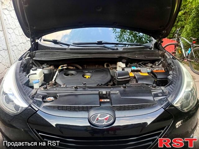 Черный Хендай Туксон, объемом двигателя 2 л и пробегом 180 тыс. км за 13000 $, фото 5 на Automoto.ua