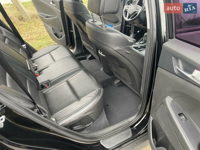 Черный Хендай Туксон, объемом двигателя 2 л и пробегом 190 тыс. км за 18000 $, фото 21 на Automoto.ua