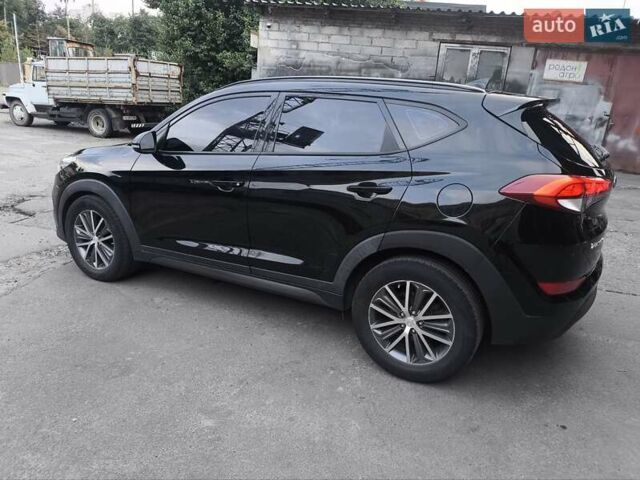 Чорний Хендай Туксон, об'ємом двигуна 1.7 л та пробігом 220 тис. км за 16000 $, фото 5 на Automoto.ua