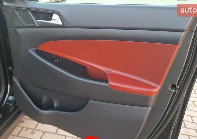 Чорний Хендай Туксон, об'ємом двигуна 2 л та пробігом 192 тис. км за 21000 $, фото 52 на Automoto.ua