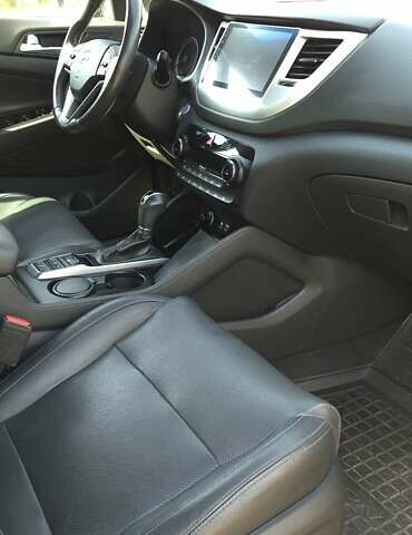 Черный Хендай Туксон, объемом двигателя 2 л и пробегом 44 тыс. км за 20500 $, фото 9 на Automoto.ua