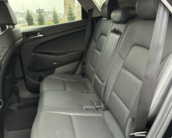 Черный Хендай Туксон, объемом двигателя 2 л и пробегом 120 тыс. км за 17800 $, фото 11 на Automoto.ua