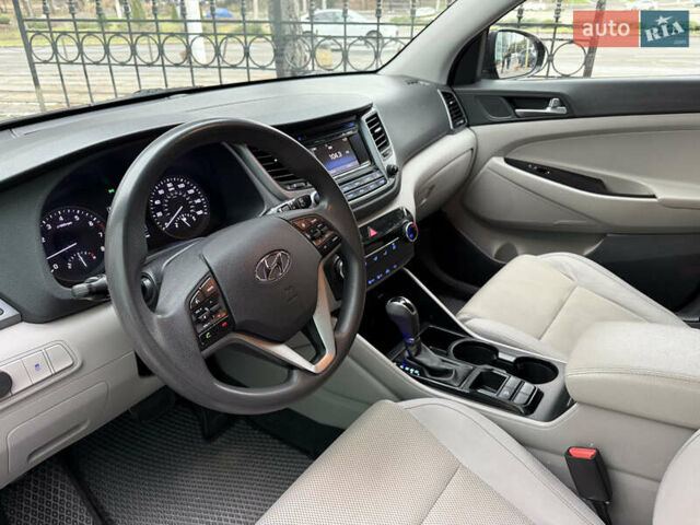 Черный Хендай Туксон, объемом двигателя 2 л и пробегом 168 тыс. км за 13400 $, фото 11 на Automoto.ua