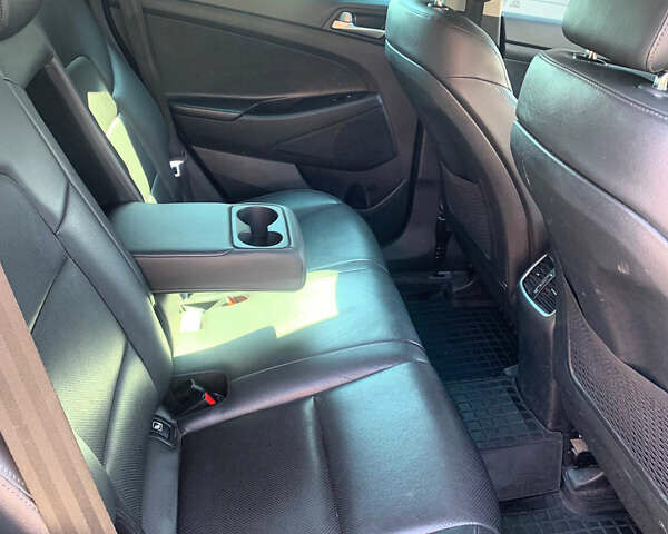 Черный Хендай Туксон, объемом двигателя 1.59 л и пробегом 92 тыс. км за 18800 $, фото 10 на Automoto.ua