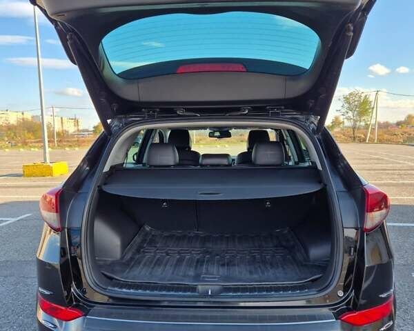 Хендай Туксон 2016 у Чернівцях на Automoto.ua Чорний Хендай Туксон, об'ємом двигуна 2.2 л та пробігом 234 тис. км за 19500 $, фото 5 на Automoto.ua