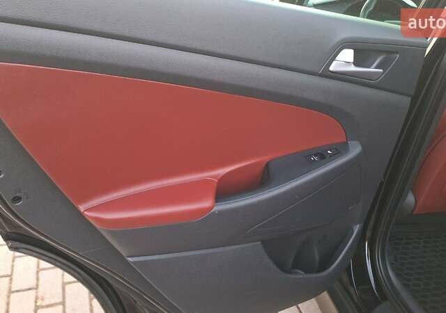 Черный Хендай Туксон, объемом двигателя 2 л и пробегом 192 тыс. км за 19999 $, фото 25 на Automoto.ua