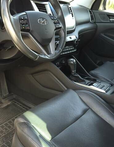 Черный Хендай Туксон, объемом двигателя 2 л и пробегом 44 тыс. км за 20500 $, фото 15 на Automoto.ua