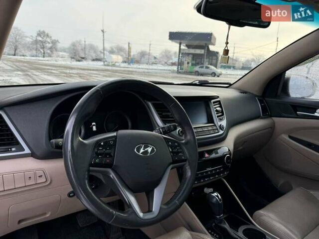 Черный Хендай Туксон, объемом двигателя 2 л и пробегом 103 тыс. км за 18500 $, фото 7 на Automoto.ua