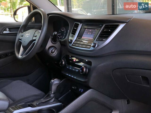 Чорний Хендай Туксон, об'ємом двигуна 2 л та пробігом 134 тис. км за 15700 $, фото 8 на Automoto.ua