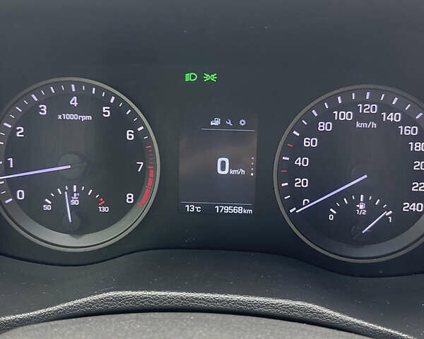 Черный Хендай Туксон, объемом двигателя 2 л и пробегом 180 тыс. км за 15900 $, фото 4 на Automoto.ua