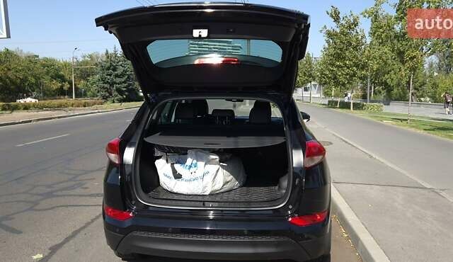 Черный Хендай Туксон, объемом двигателя 2 л и пробегом 44 тыс. км за 20500 $, фото 11 на Automoto.ua