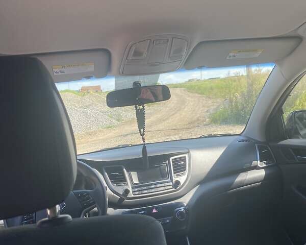 Черный Хендай Туксон, объемом двигателя 2 л и пробегом 126 тыс. км за 14500 $, фото 16 на Automoto.ua