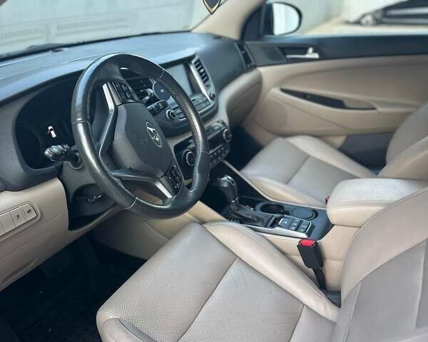 Черный Хендай Туксон, объемом двигателя 2 л и пробегом 71 тыс. км за 19999 $, фото 3 на Automoto.ua