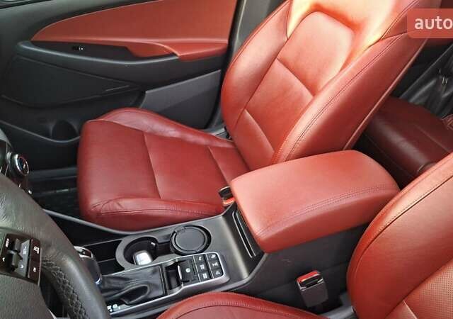 Черный Хендай Туксон, объемом двигателя 2 л и пробегом 192 тыс. км за 19999 $, фото 23 на Automoto.ua